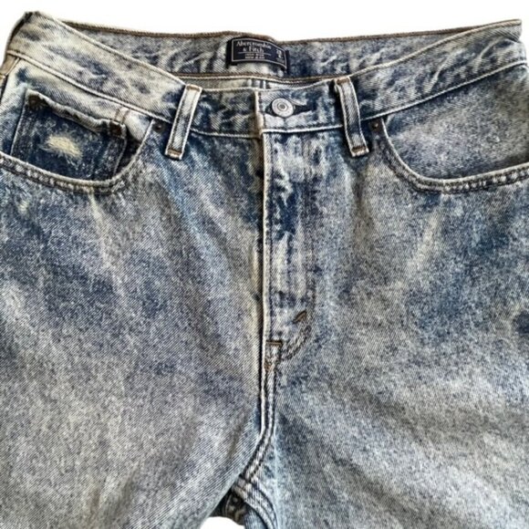 ABERCROMBIE & FITCH High Rise Mom Jeans in Vintage Inspired Acid Wash - Picture 3 of 8
